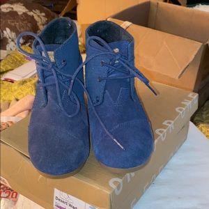 TOMS DESERT SUEDE WEDGES S6(store soldw/wrong box)